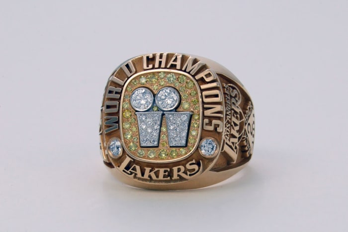 2001-Los-Angeles-Lakers-NBA-Championship-ring.jpg